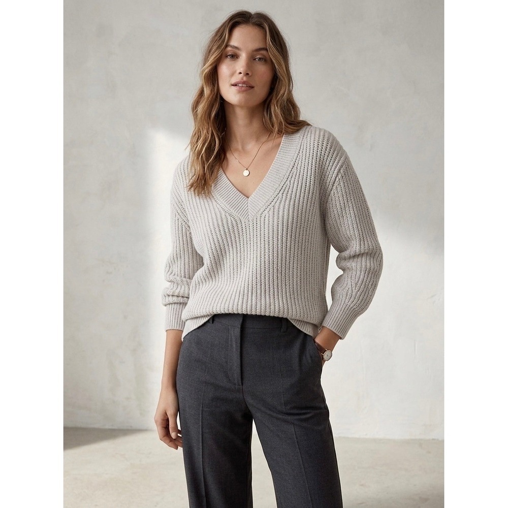 Babaton Aritzia Merino Wool V-Neck Shaker Stitch Sweater Beige 80045 XS